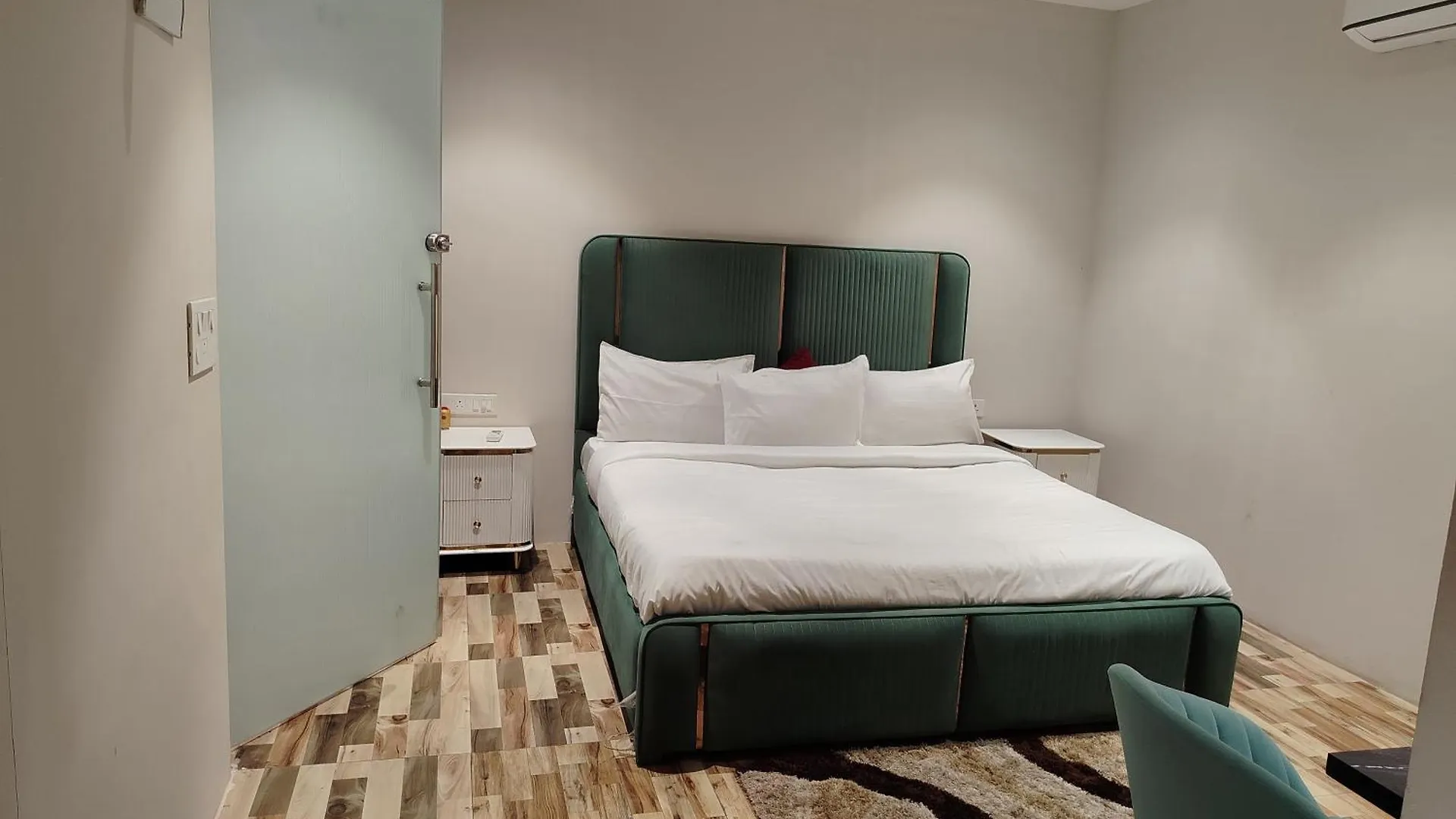 Rivaz Hotel And Restaurant location
